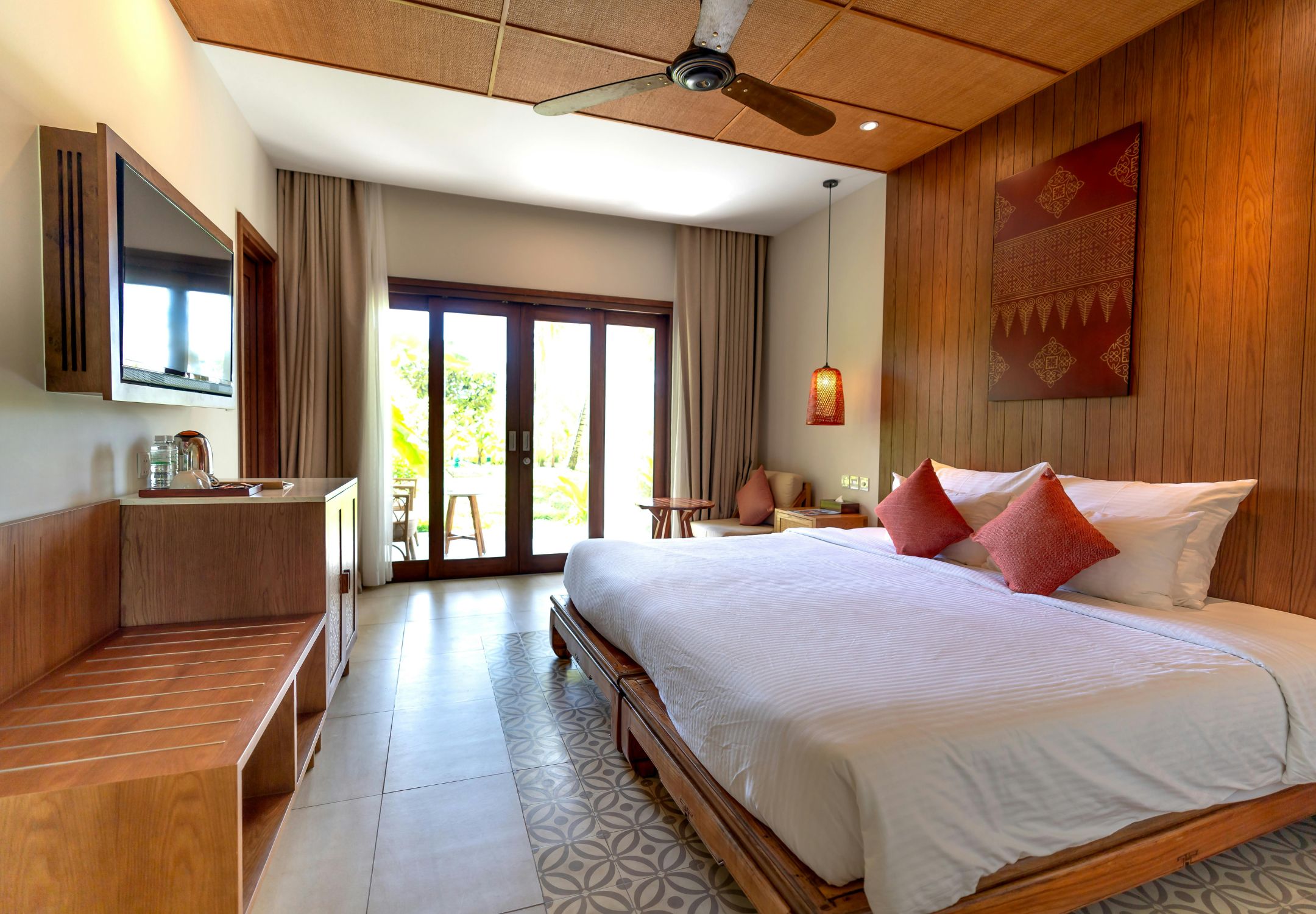 From Campfires to Luxury Safari Hotels